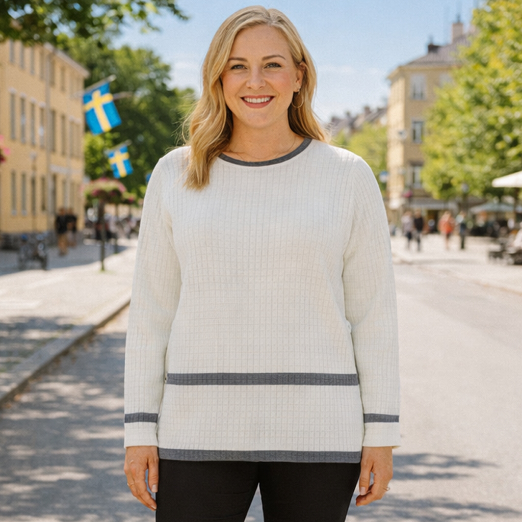 Skovhuus-tr�ja med sidknappar, offwhite/antracit. Orgnic cotton
