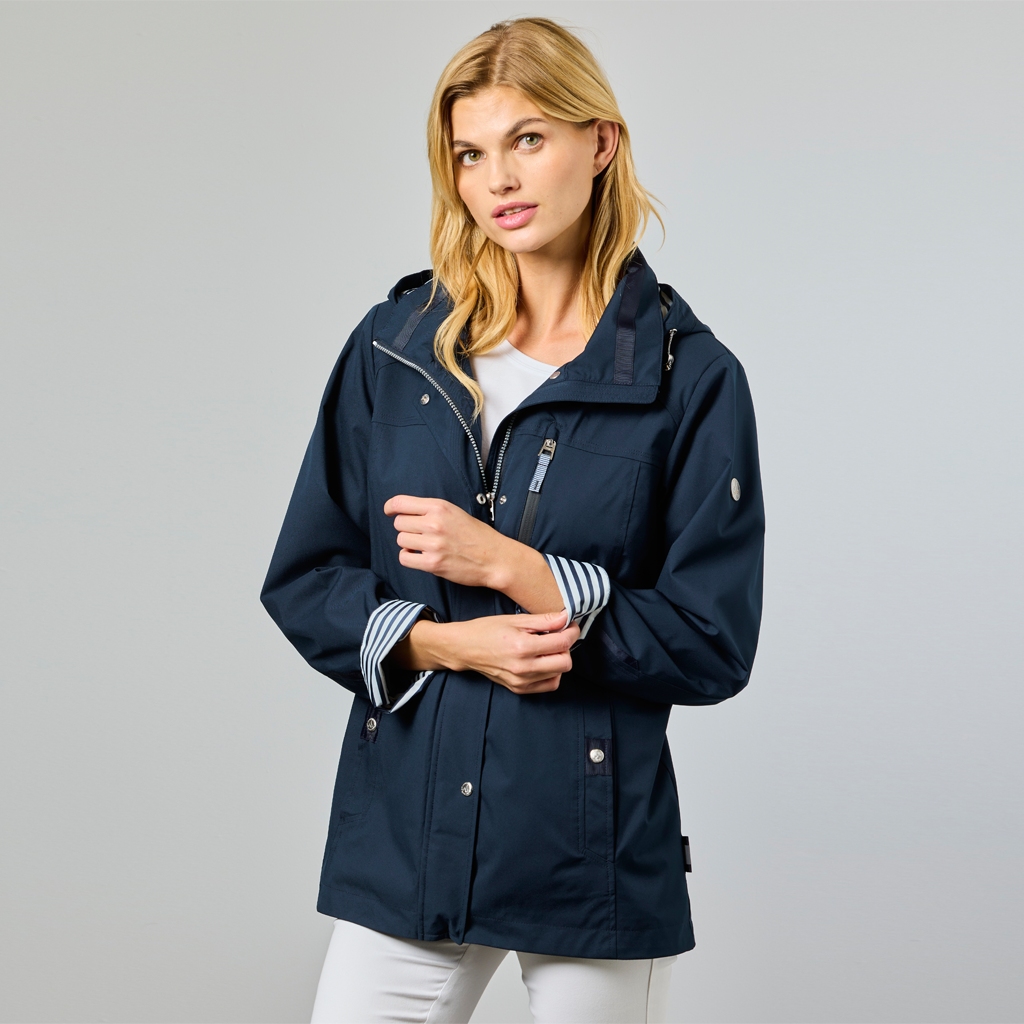 Stilren damjacka fr�n Junge � d�r funktion m�ter modernt mode