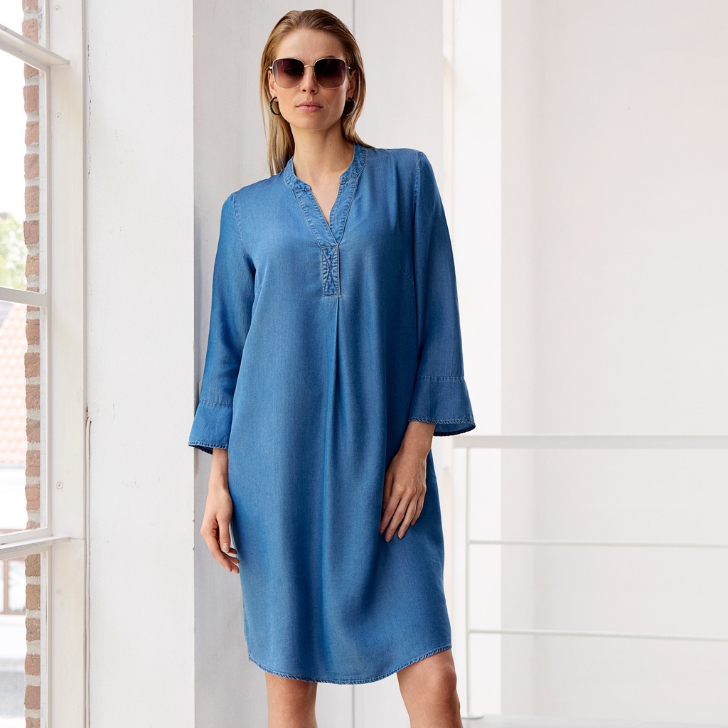 Stilren v�rkl�nning f�r dam � tidl�s elegans i moderna damkl�der